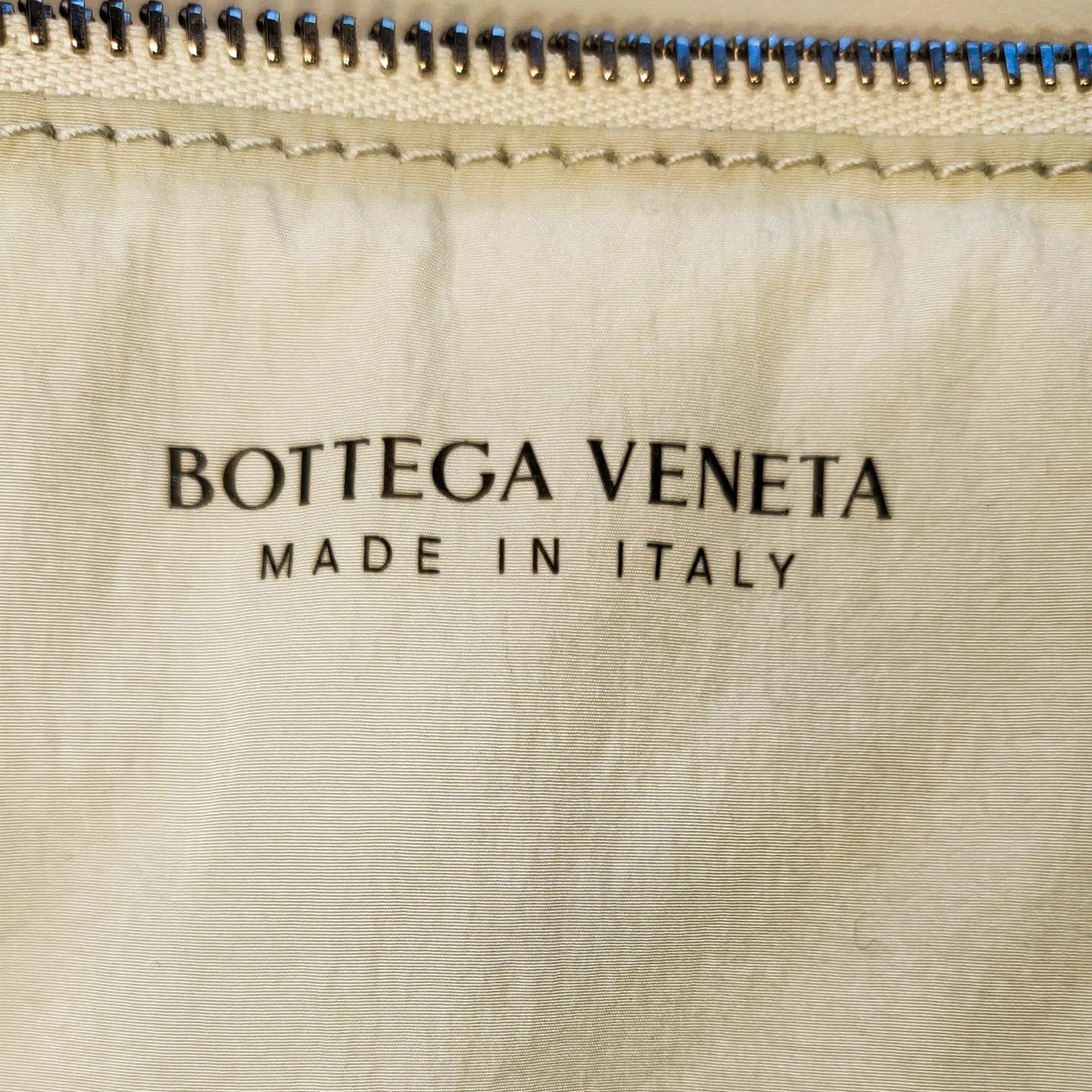 Bottega Veneta Padded Tech Cassette (SHG-r9G8ja)