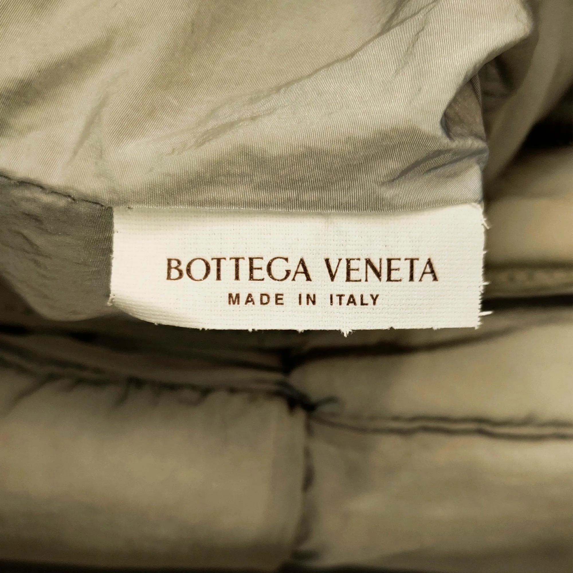 Bottega Veneta Padded Tech Cassette (SHG-r9G8ja)