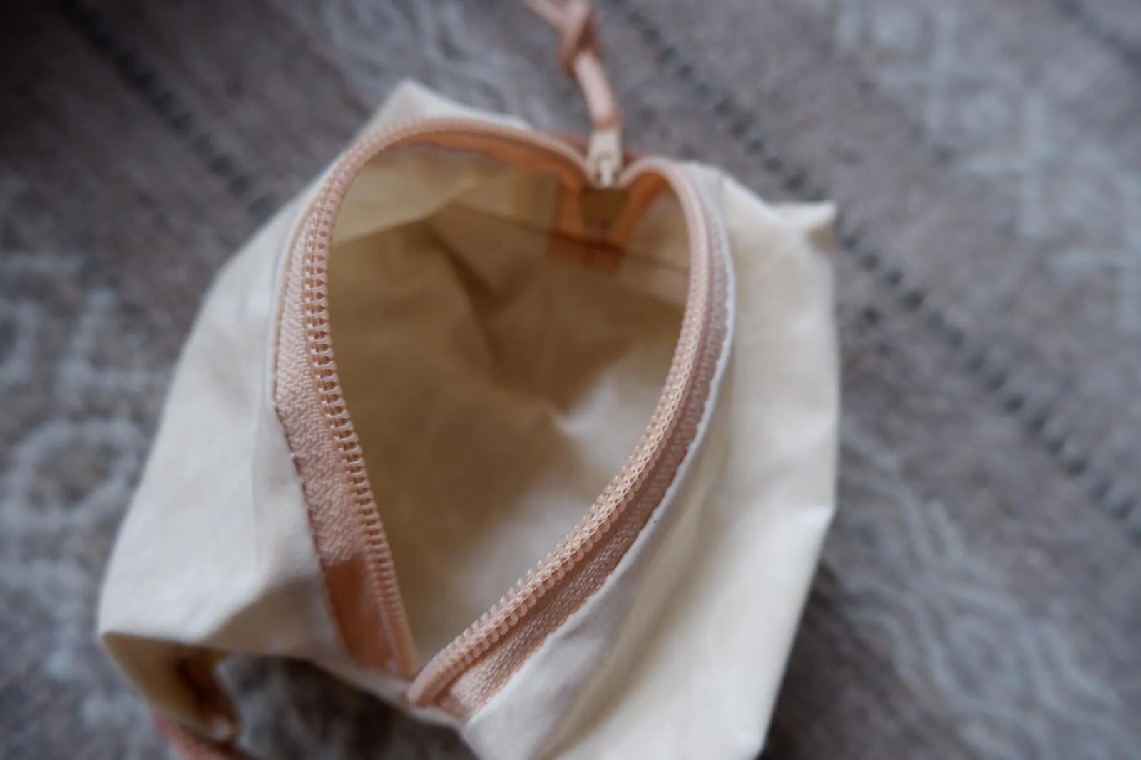 Dinky dopp bag, double-lined waxed canvas with leather handles