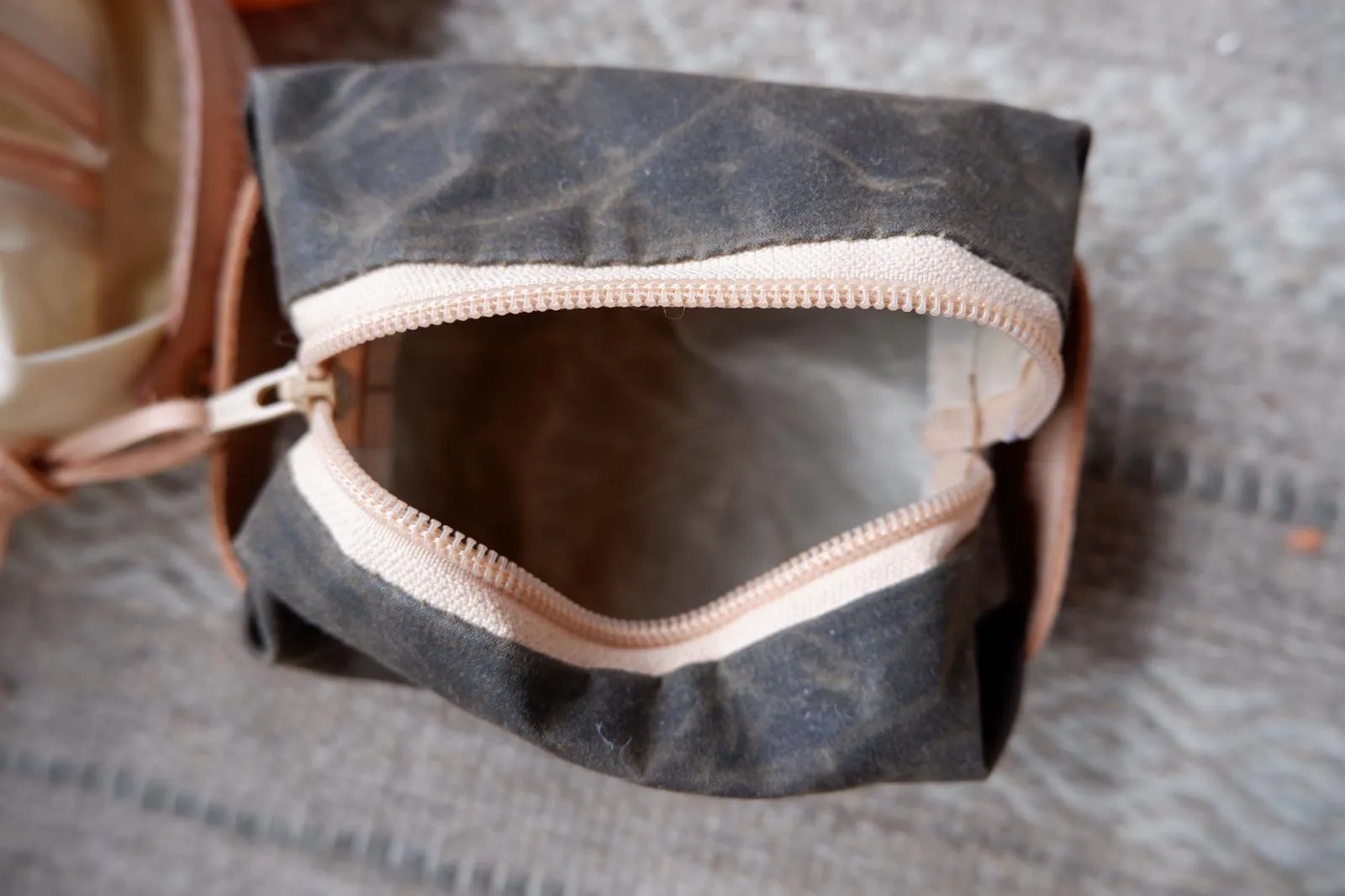 Dinky dopp bag, double-lined waxed canvas with leather handles