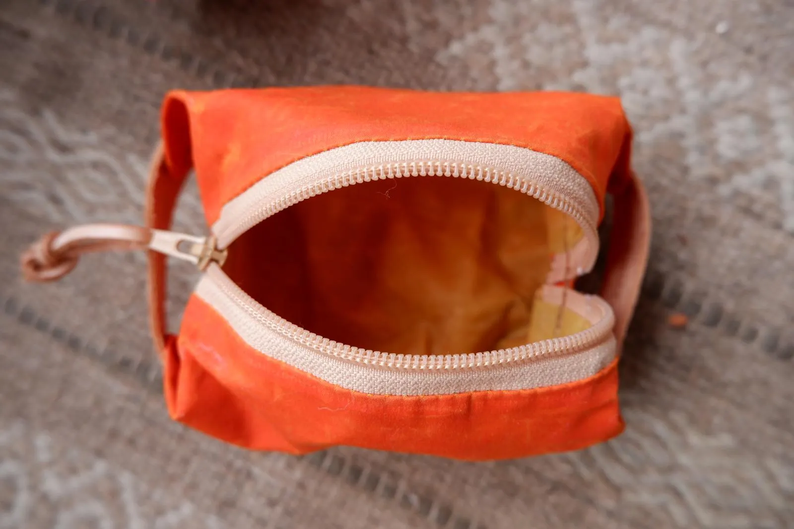 Dinky dopp bag, double-lined waxed canvas with leather handles