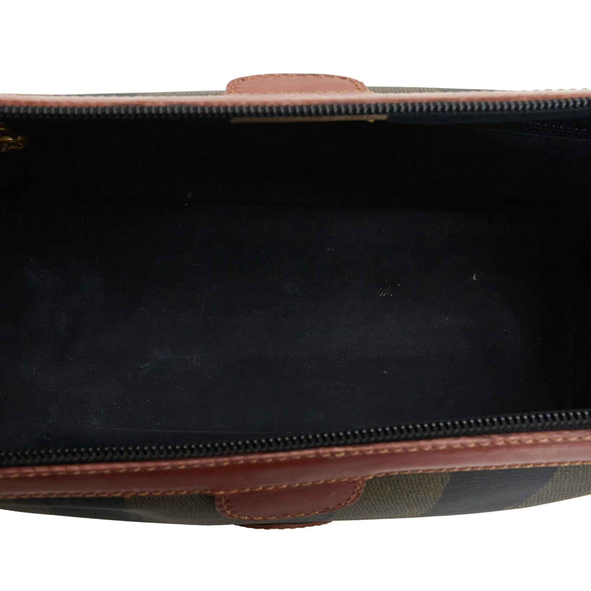 Fendi Pequin Clutch Bag (SHG-Xb9CL2)