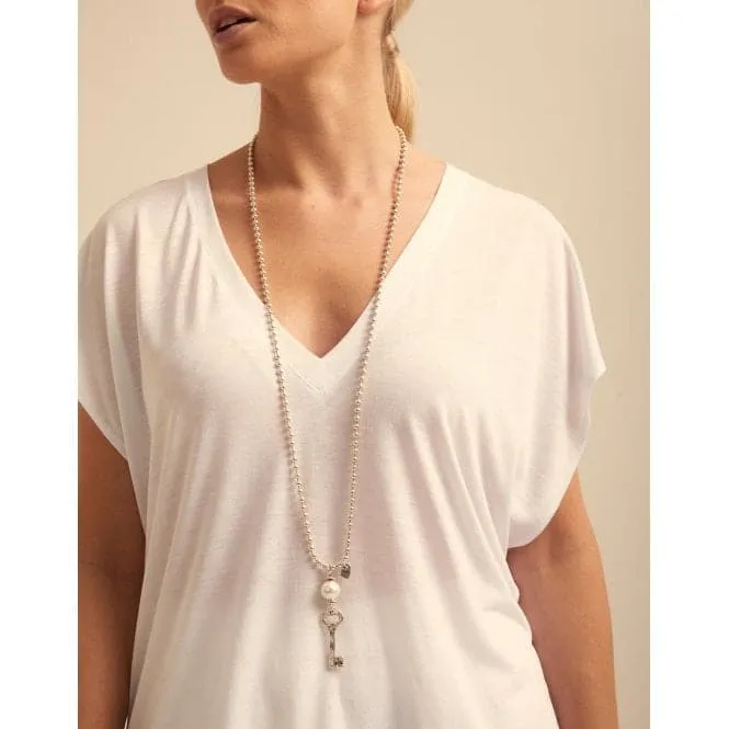 Llavestruz White Metal Pearl Shell Necklace